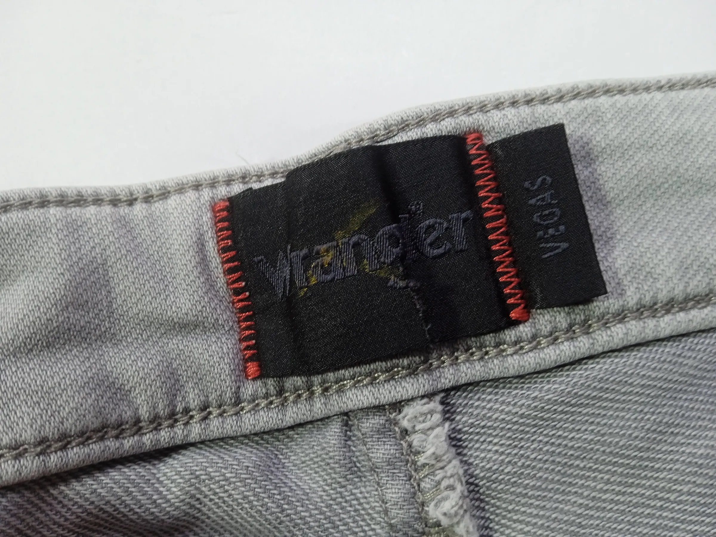 Wrangler Women's Vegas Slim Fit Light Grey Stretchable Denim Jeans