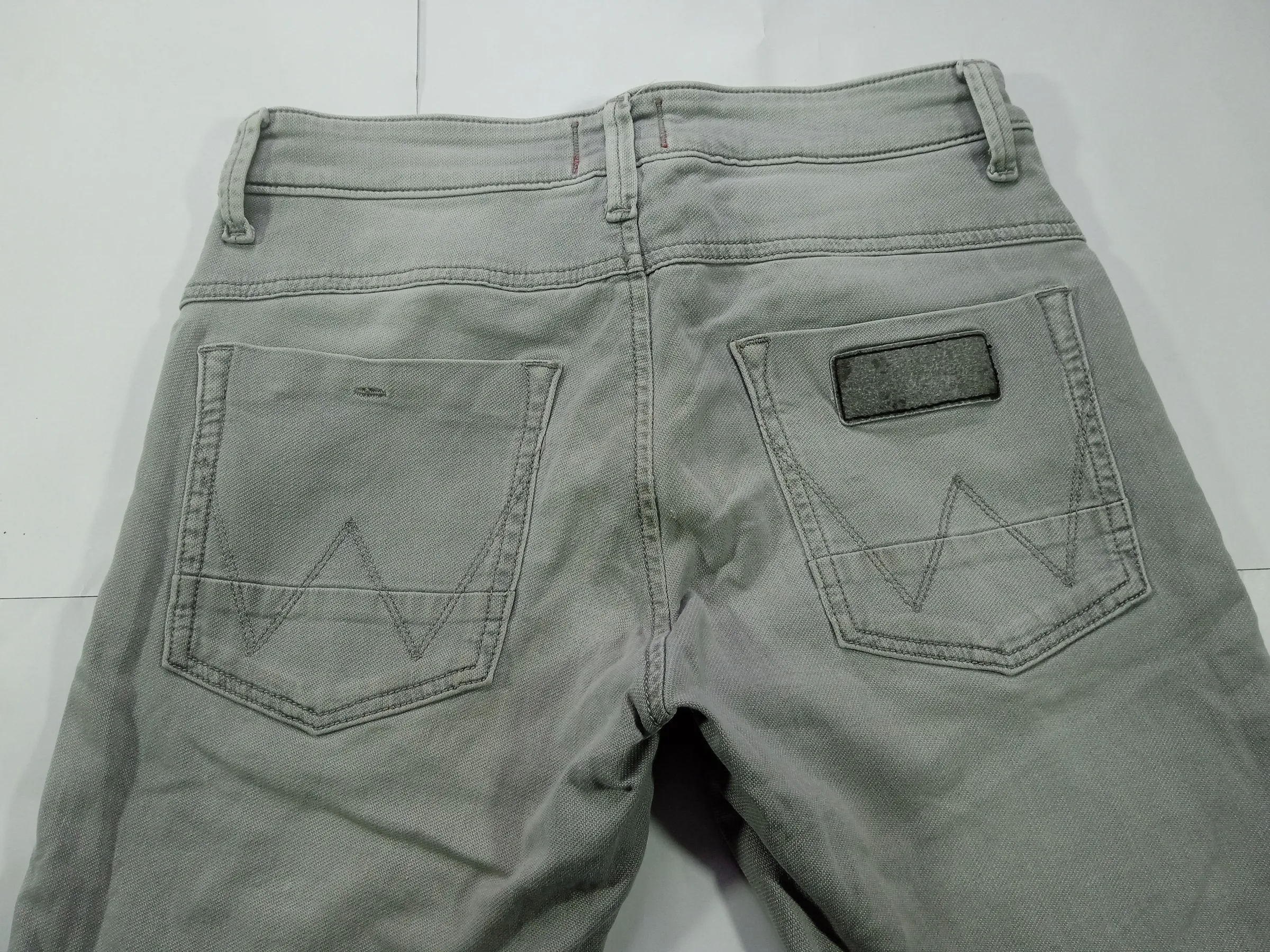 Wrangler Women's Vegas Slim Fit Light Grey Stretchable Denim Jeans