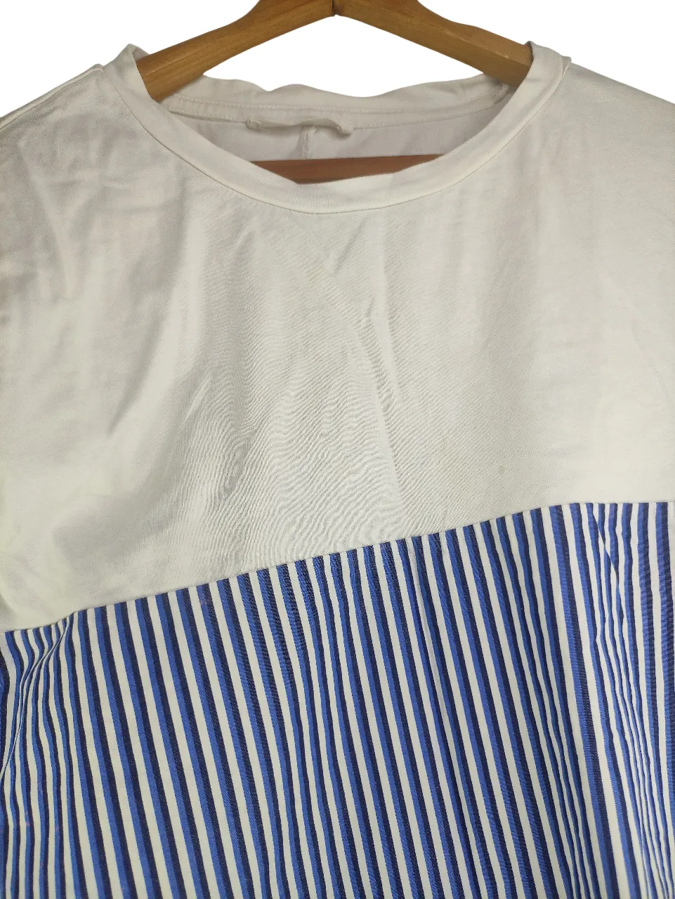 MNG Women's White & Blue Vertical Striped Colorblock Short Sleeve Top with Keyhole Back